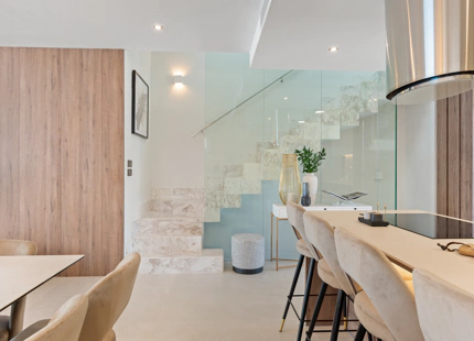 EXQUISITA CASA ADOSADA DE 5 DORMITORIOS EN LAS RESIDENCIAS BANUS BAY