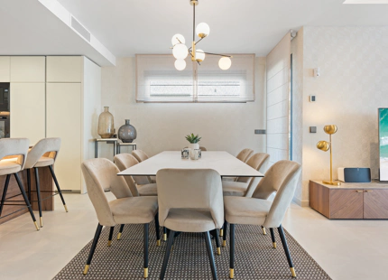 EXQUISITA CASA ADOSADA DE 5 DORMITORIOS EN LAS RESIDENCIAS BANUS BAY
