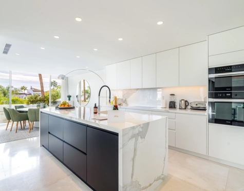 Atico Duplex en venta en Marina Puente Romano, Marbella Golden Mile