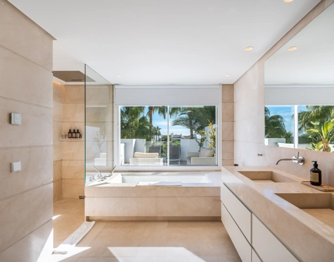 Atico Duplex en venta en Marina Puente Romano, Marbella Golden Mile