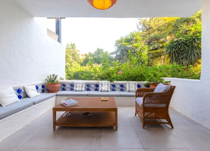 ELEGANTE APARTAMENTO DE 2 DORMITORIOS EN PUENTE ROMANO CON TERRAZA PRIVADA