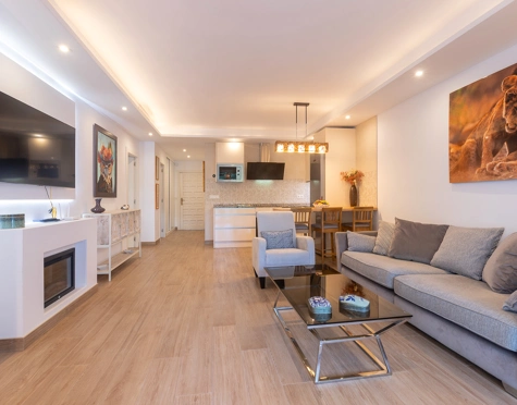 ELEGANTE APARTAMENTO DE 2 DORMITORIOS EN PUENTE ROMANO CON TERRAZA PRIVADA