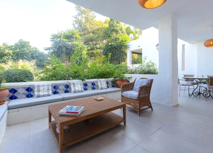 ELEGANTE APARTAMENTO DE 2 DORMITORIOS EN PUENTE ROMANO CON TERRAZA PRIVADA