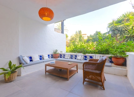ELEGANTE APARTAMENTO DE 2 DORMITORIOS EN PUENTE ROMANO CON TERRAZA PRIVADA