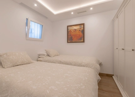 ELEGANTE APARTAMENTO DE 2 DORMITORIOS EN PUENTE ROMANO CON TERRAZA PRIVADA