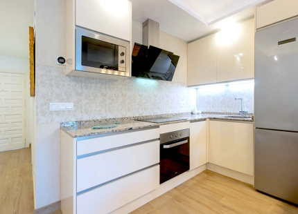 ELEGANTE APARTAMENTO DE 2 DORMITORIOS EN PUENTE ROMANO CON TERRAZA PRIVADA