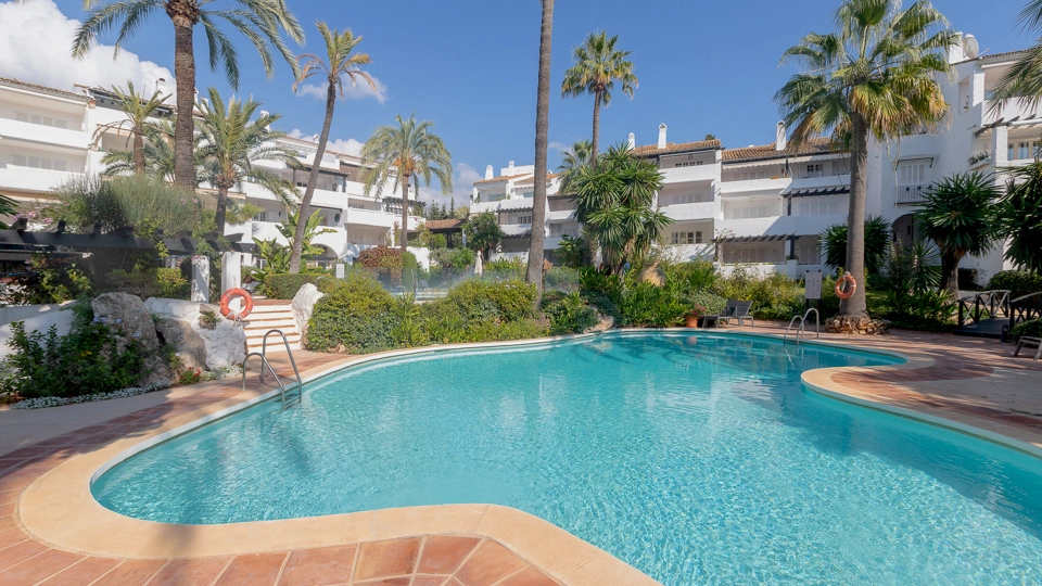 Apartamento Planta Baja en venta en Puente Romano, Marbella Golden Mile
