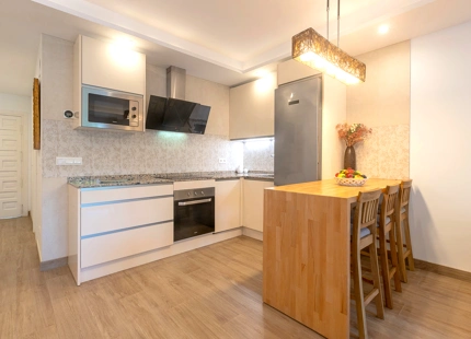 ELEGANTE APARTAMENTO DE 2 DORMITORIOS EN PUENTE ROMANO CON TERRAZA PRIVADA