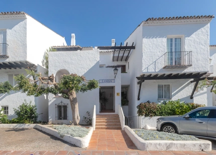 ELEGANTE APARTAMENTO DE 2 DORMITORIOS EN PUENTE ROMANO CON TERRAZA PRIVADA