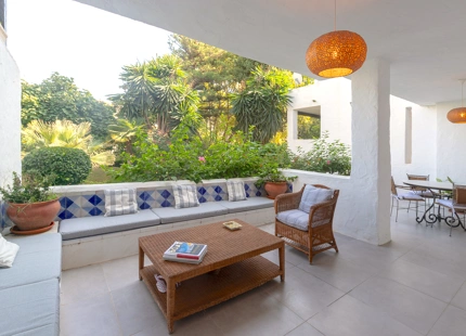 ELEGANTE APARTAMENTO DE 2 DORMITORIOS EN PUENTE ROMANO CON TERRAZA PRIVADA