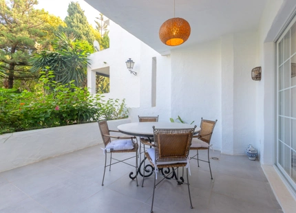 ELEGANTE APARTAMENTO DE 2 DORMITORIOS EN PUENTE ROMANO CON TERRAZA PRIVADA