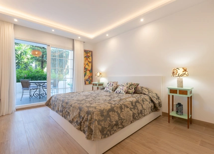 ELEGANTE APARTAMENTO DE 2 DORMITORIOS EN PUENTE ROMANO CON TERRAZA PRIVADA