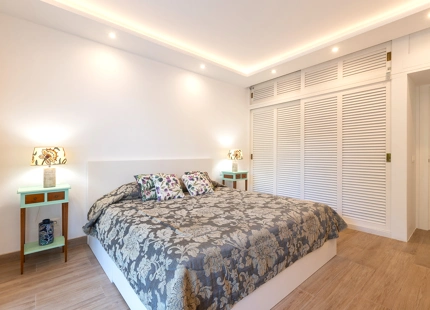 ELEGANTE APARTAMENTO DE 2 DORMITORIOS EN PUENTE ROMANO CON TERRAZA PRIVADA