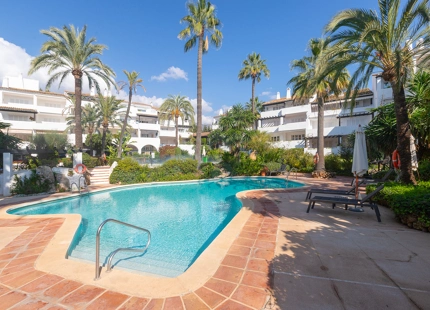 ELEGANTE APARTAMENTO DE 2 DORMITORIOS EN PUENTE ROMANO CON TERRAZA PRIVADA