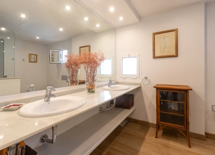 ELEGANTE APARTAMENTO DE 2 DORMITORIOS EN PUENTE ROMANO CON TERRAZA PRIVADA