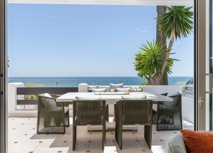 EXCEPTIONAL FRONTLINE BEACH APARTMENT IN PUENTE ROMANO WITH BREATHTAKING SEA VIEWS