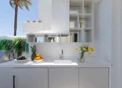 EXCEPTIONAL FRONTLINE BEACH APARTMENT IN PUENTE ROMANO WITH BREATHTAKING SEA VIEWS