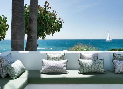 EXCEPTIONAL FRONTLINE BEACH APARTMENT IN PUENTE ROMANO WITH BREATHTAKING SEA VIEWS