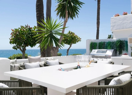 EXCEPTIONAL FRONTLINE BEACH APARTMENT IN PUENTE ROMANO WITH BREATHTAKING SEA VIEWS