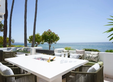 EXCEPTIONAL FRONTLINE BEACH APARTMENT IN PUENTE ROMANO WITH BREATHTAKING SEA VIEWS