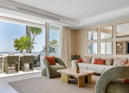 EXCEPTIONAL FRONTLINE BEACH APARTMENT IN PUENTE ROMANO WITH BREATHTAKING SEA VIEWS