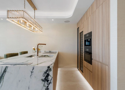 EXCEPTIONAL FRONTLINE BEACH APARTMENT IN PUENTE ROMANO WITH BREATHTAKING SEA VIEWS