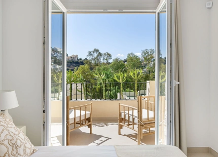 STUNNING TOWNHOUSE IN LA QUINTA HILLS WITH ROOFTOP TERRACE AND PANORAMIC VIEWS