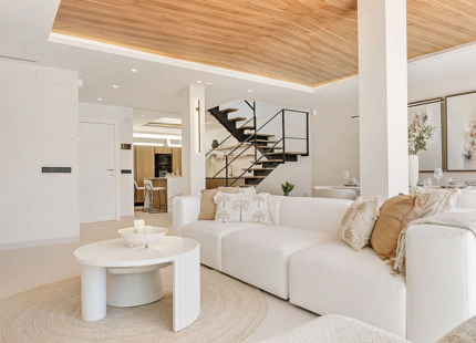 STUNNING TOWNHOUSE IN LA QUINTA HILLS WITH ROOFTOP TERRACE AND PANORAMIC VIEWS
