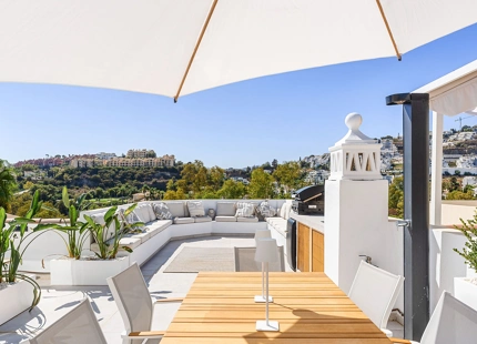 STUNNING TOWNHOUSE IN LA QUINTA HILLS WITH ROOFTOP TERRACE AND PANORAMIC VIEWS
