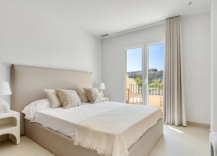 STUNNING TOWNHOUSE IN LA QUINTA HILLS WITH ROOFTOP TERRACE AND PANORAMIC VIEWS