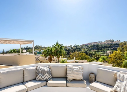 STUNNING TOWNHOUSE IN LA QUINTA HILLS WITH ROOFTOP TERRACE AND PANORAMIC VIEWS