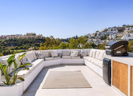 STUNNING TOWNHOUSE IN LA QUINTA HILLS WITH ROOFTOP TERRACE AND PANORAMIC VIEWS