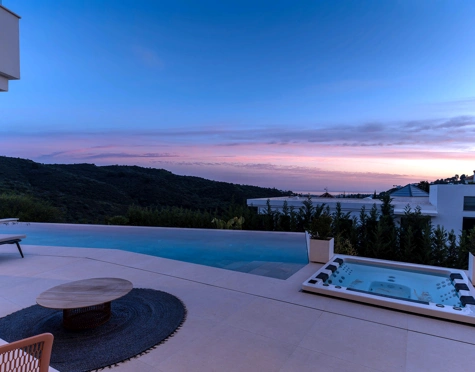 Villa en venta en Lomas de La Quinta, Benahavis