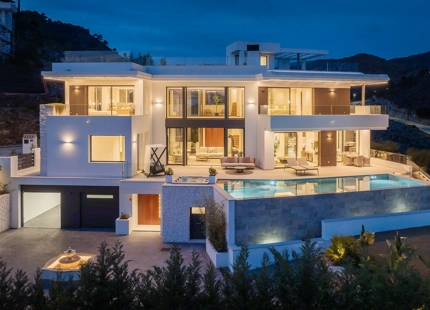 EXQUISITE 6-BEDROOM VILLA WITH BREATHTAKING VIEWS IN LOMAS DE LA QUINTA