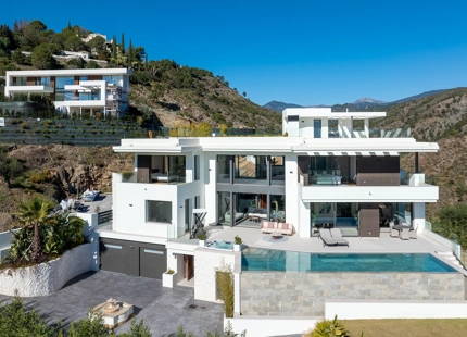 EXQUISITE 6-BEDROOM VILLA WITH BREATHTAKING VIEWS IN LOMAS DE LA QUINTA