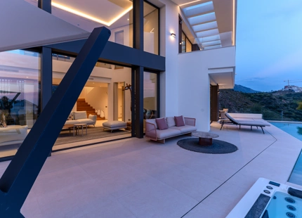 EXQUISITE 6-BEDROOM VILLA WITH BREATHTAKING VIEWS IN LOMAS DE LA QUINTA