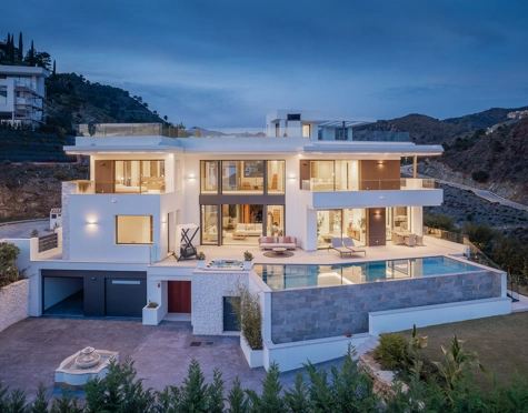 EXQUISITA VILLA DE 6 DORMITORIOS CON VISTAS IMPRESIONANTES EN LOMAS DE LA QUINTA
