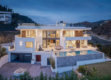 EXQUISITE 6-BEDROOM VILLA WITH BREATHTAKING VIEWS IN LOMAS DE LA QUINTA