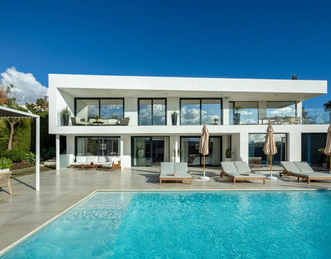 Villa en venta en Nueva Andalucia, Marbella