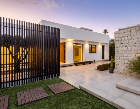 Villa en venta en Nueva Andalucia, Marbella