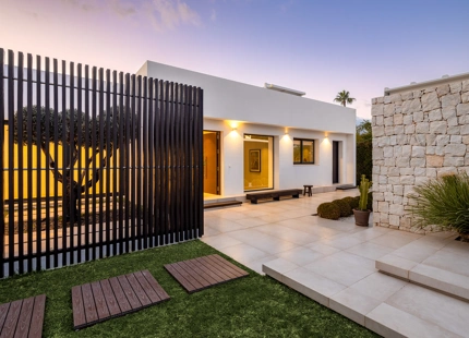 EXCEPCIONAL VILLA EN PRIMERA LÍNEA DE GOLF EN NUEVA ANDALUCÍA CON VISTAS IMPRESIONANTES
