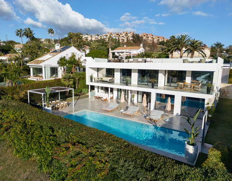 Villa en venta en Nueva Andalucia, Marbella