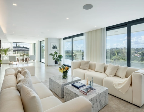 Villa en venta en Nueva Andalucia, Marbella