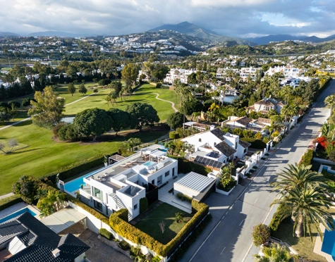 Villa en venta en Nueva Andalucia, Marbella