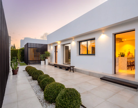 Villa en venta en Nueva Andalucia, Marbella