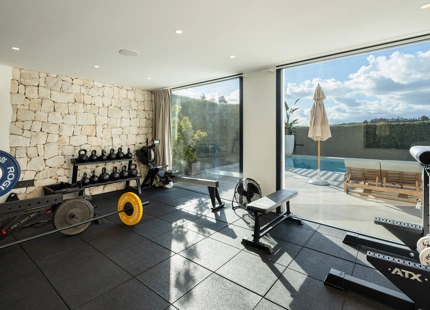 EXCEPCIONAL VILLA EN PRIMERA LÍNEA DE GOLF EN NUEVA ANDALUCÍA CON VISTAS IMPRESIONANTES