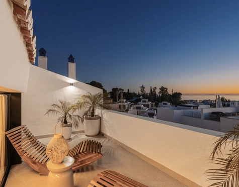 IMPRESIONANTE CASA ADOSADA DE 4 DORMITORIOS CON AMENIDADES EXCLUSIVAS EN ALTOS DE PUENTE ROMANO