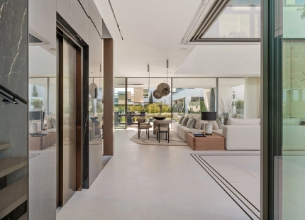 EXCEPCIONAL VILLA DE 4 DORMITORIOS EN LA MILLA DE ORO DE MARBELLA CON AMENIDADES INIGUALABLES