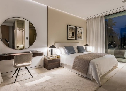 EXCEPCIONAL VILLA DE 4 DORMITORIOS EN LA MILLA DE ORO DE MARBELLA CON AMENIDADES INIGUALABLES
