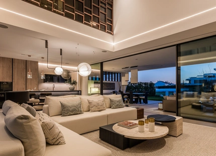 EXCEPCIONAL VILLA DE 4 DORMITORIOS EN LA MILLA DE ORO DE MARBELLA CON AMENIDADES INIGUALABLES